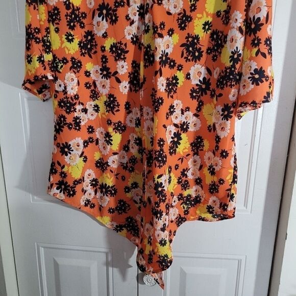 JONES New York Signature Women's Size 1XL Muilt Color Floral top Nwot V Neck - Picture 7 of 8